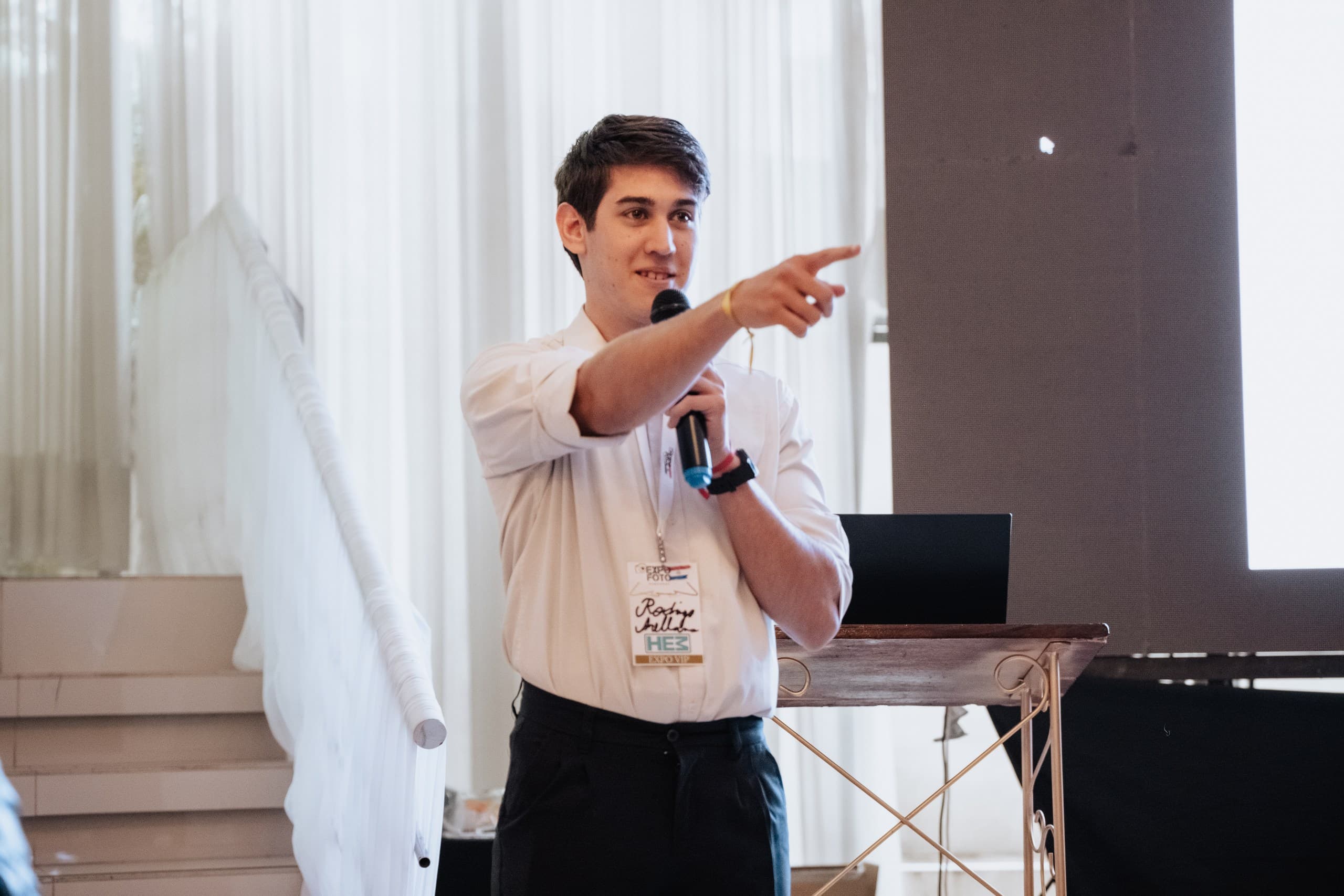 Instructor durante su charla